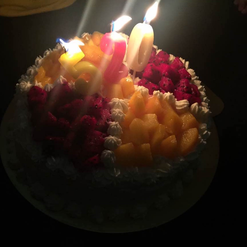 生日蛋糕真实夜晚图片