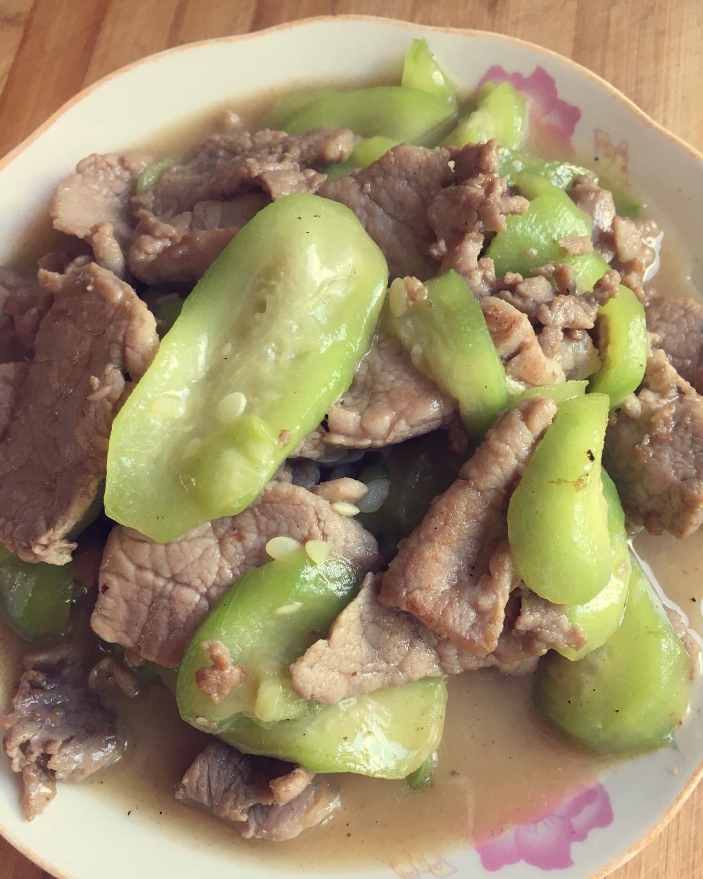 丝瓜炒肉片
