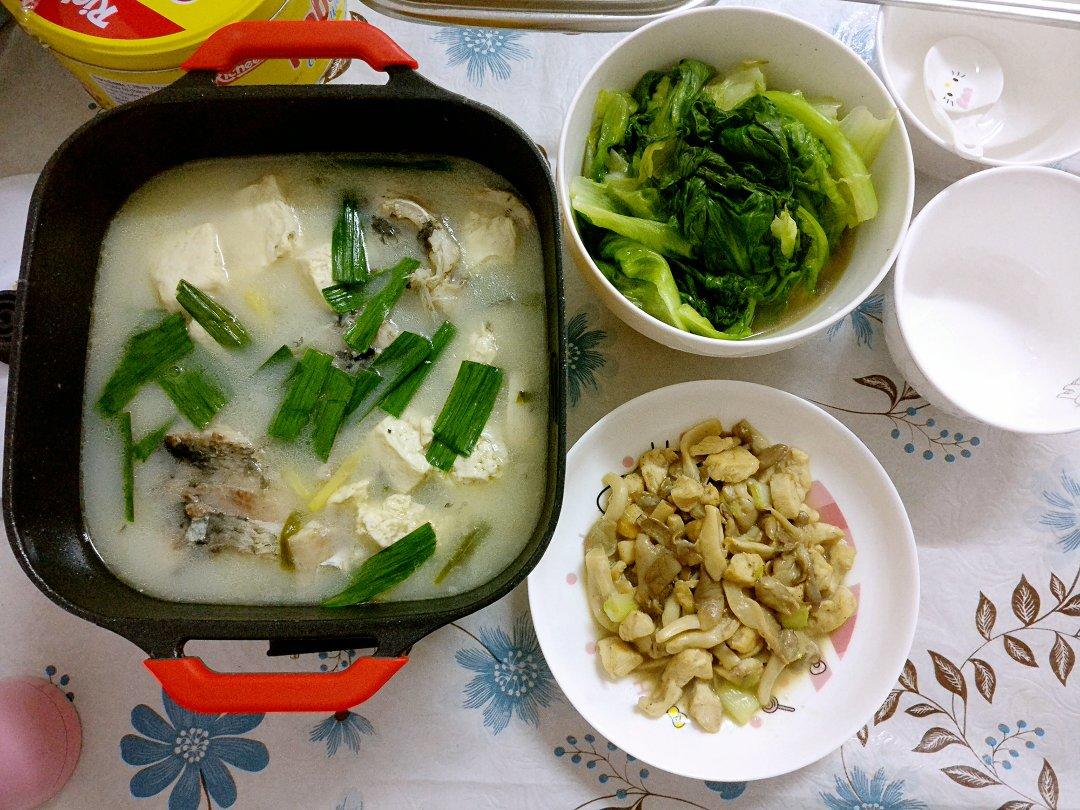 鲫鱼豆腐汤