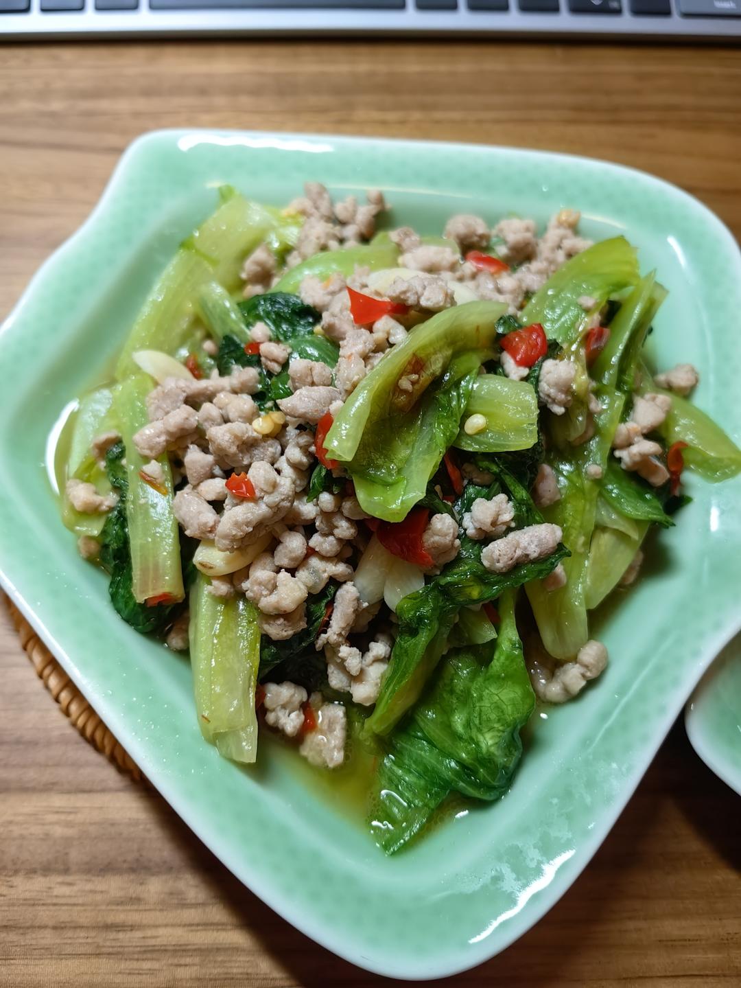 碎肉末炒生菜