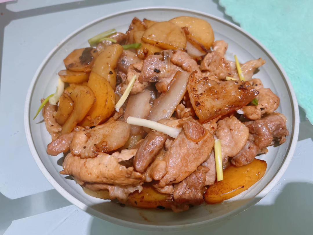 家常土豆炒肉片