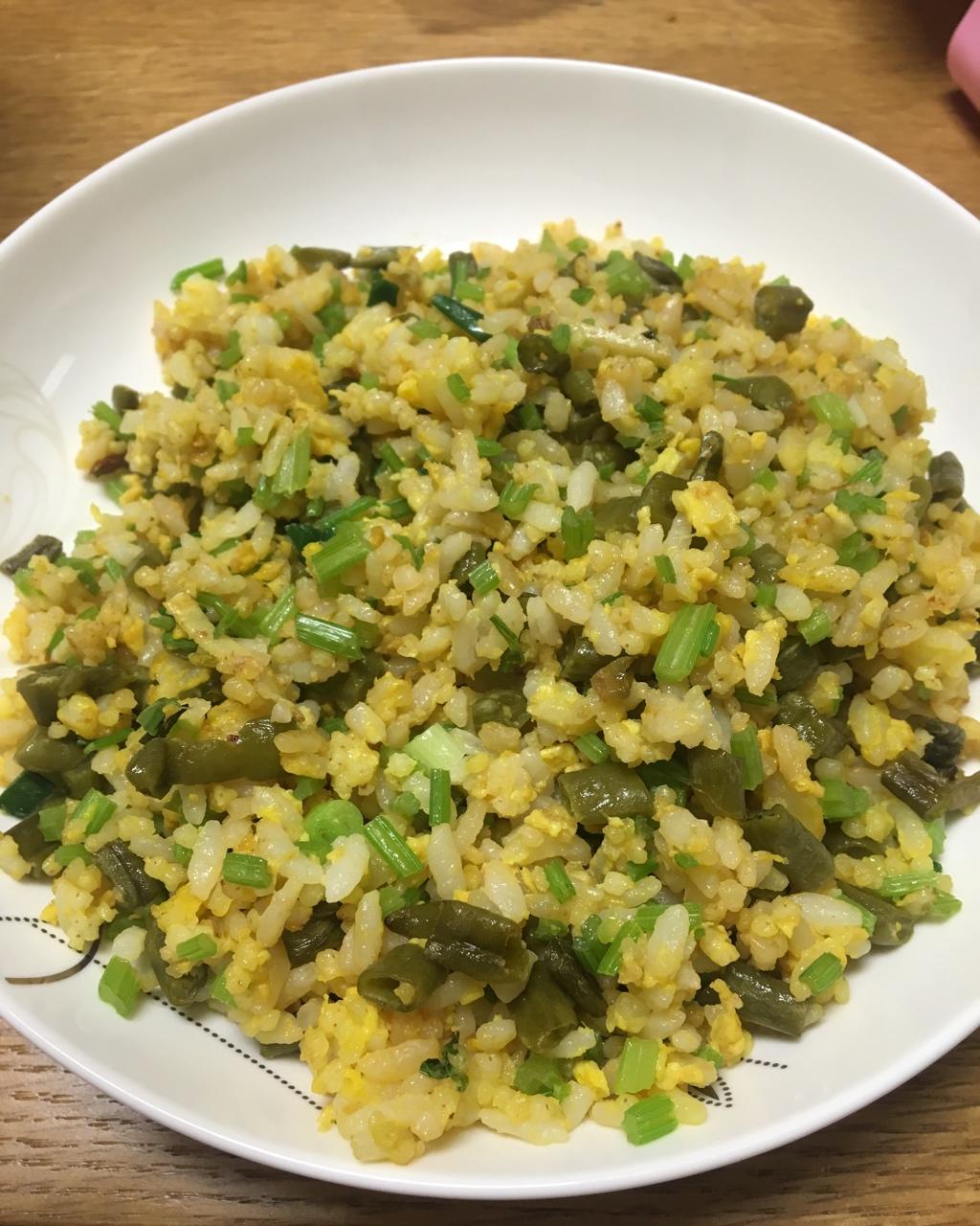 乔羽23做的酸豆角酱油炒饭