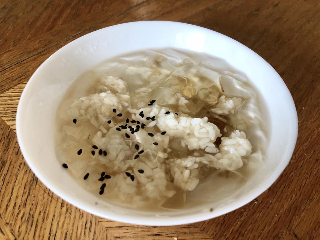 自制晶莹剔透、口感凉滑的——冰粉粉