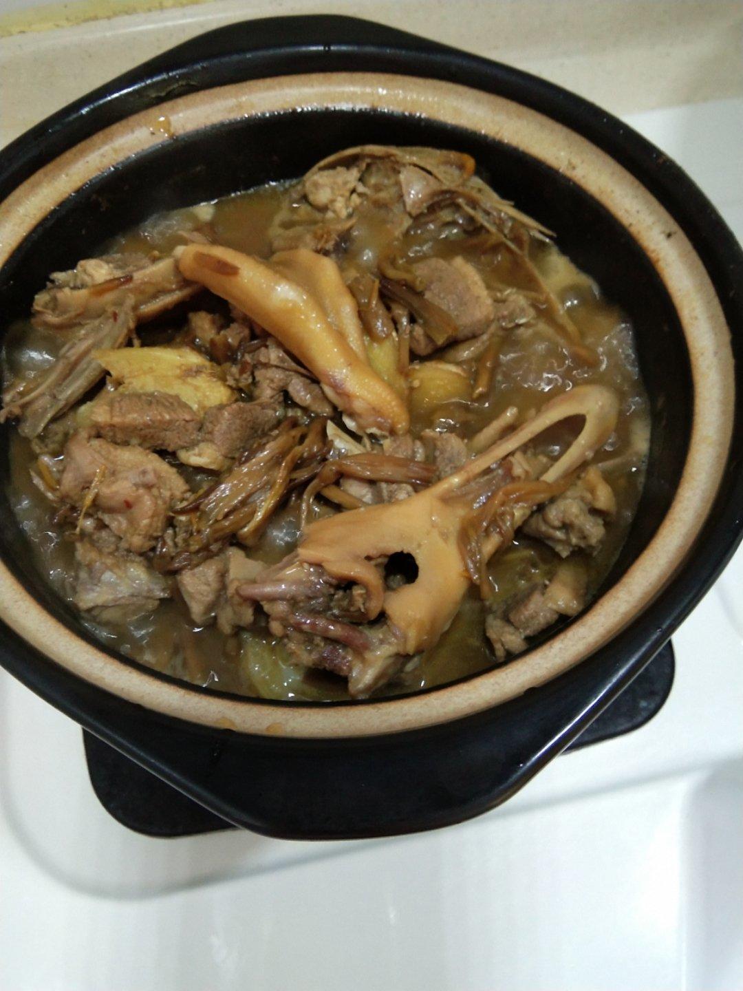 黄花菜干焖鸭肉