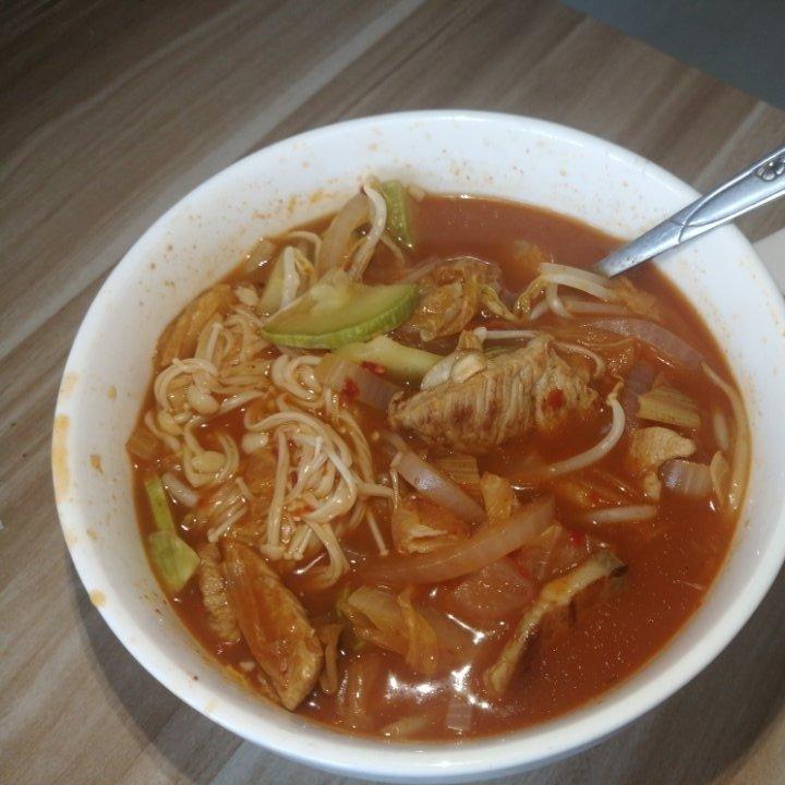 韩式泡菜豆腐锅/辣白菜豆腐汤