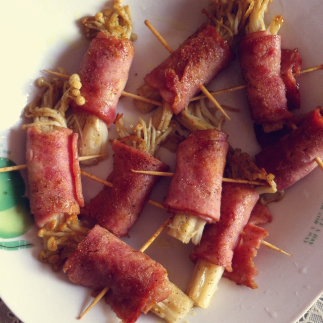 香煎培根金针菇卷