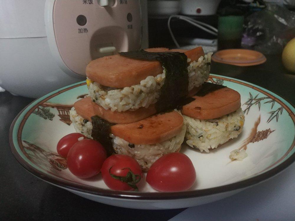 超厚超满足的午餐肉饭团