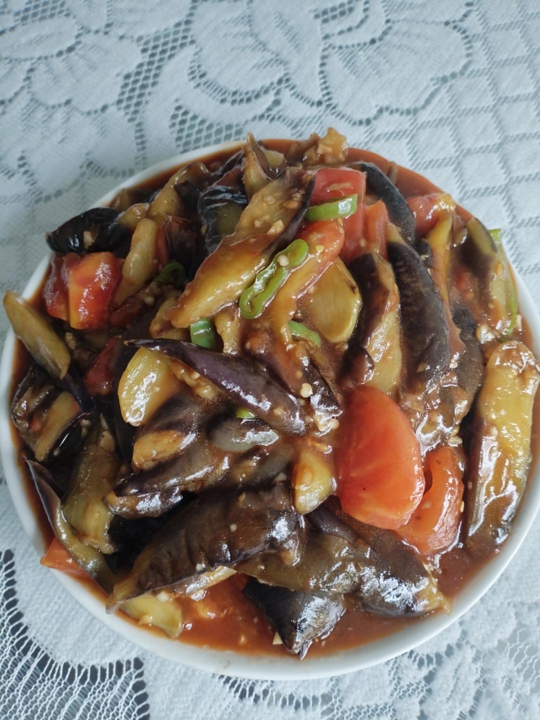 红烧茄子（佐西红柿尖椒）