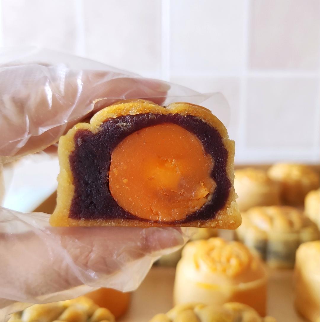 广式月饼—蛋黄莲蓉月饼