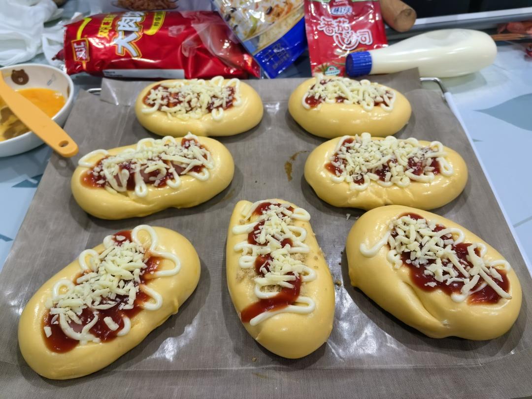 一个面团撑起一家店的台式面包—香肠面包