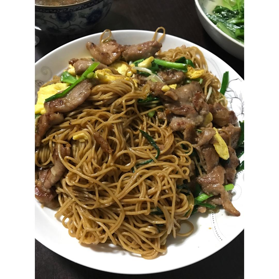 少油条条分明的炒面