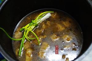 辣牛肉炖豆腐的做法 步骤4