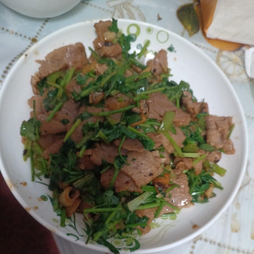 小炒黄牛肉，肉嫩味香！太好吃了简直是米饭杀手！