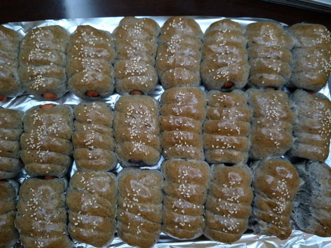 香肠芝麻卷排包