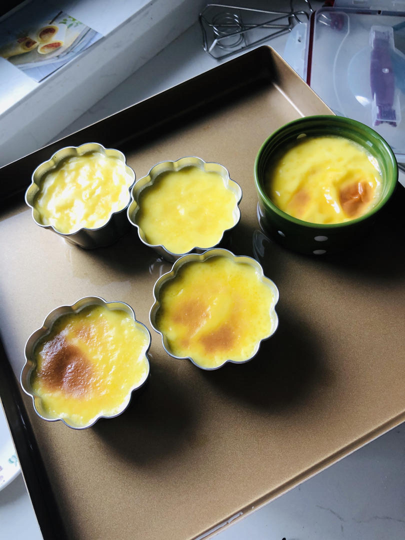 Crèmebrulée。法式烤布雷。焦糖布丁。