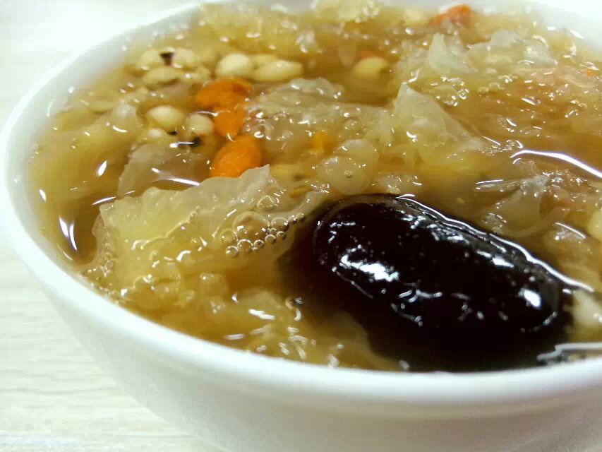 红枣银耳莲子羹