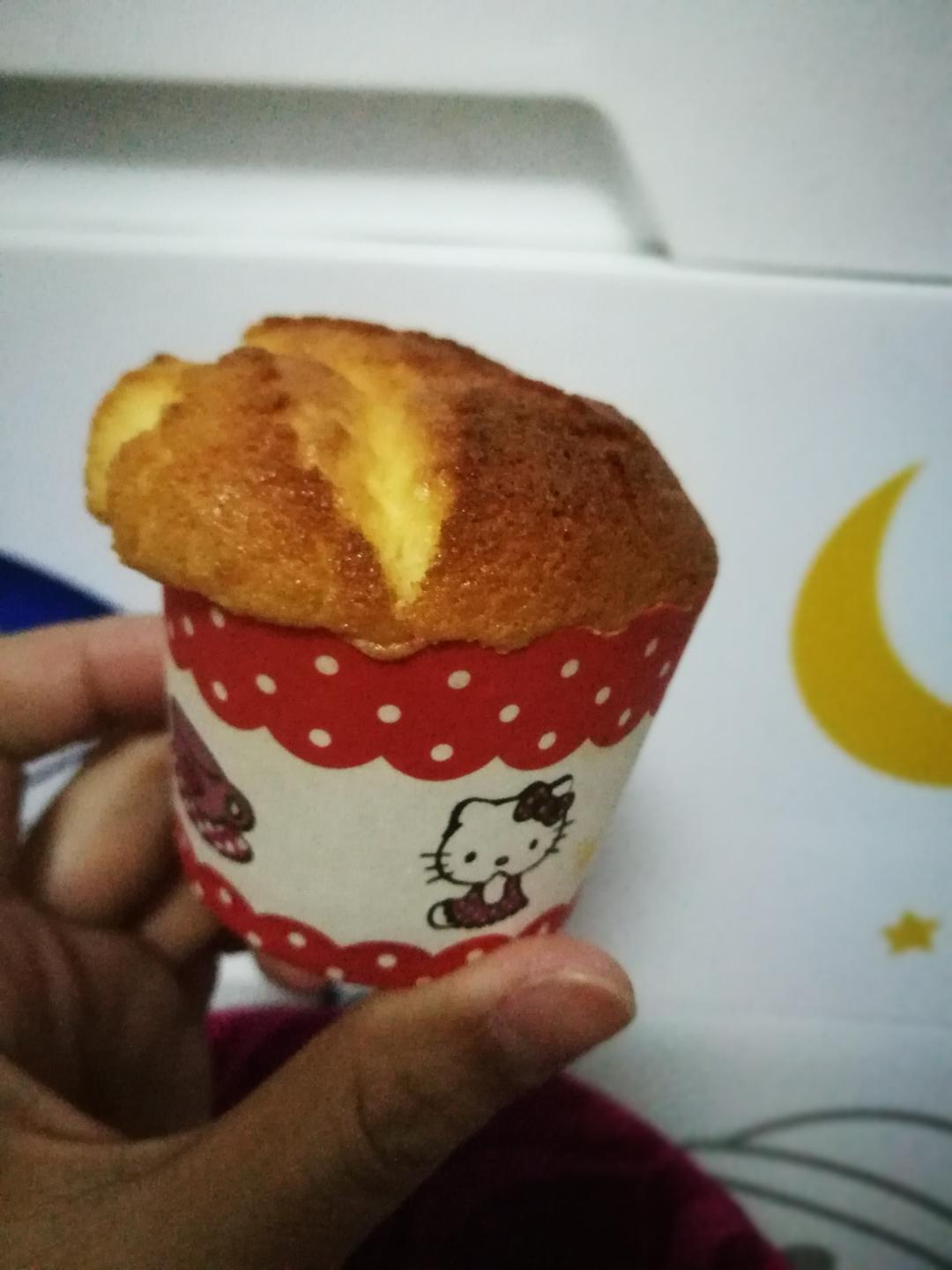 柠檬海绵纸杯蛋糕