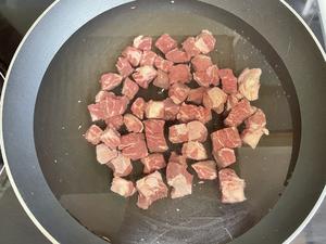 改良版罗宋汤，营养⬆️——不加一滴水的牛肉蔬菜浓汤的做法 步骤2