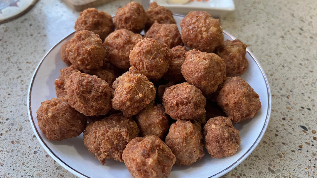 香炸豆腐肉丸子