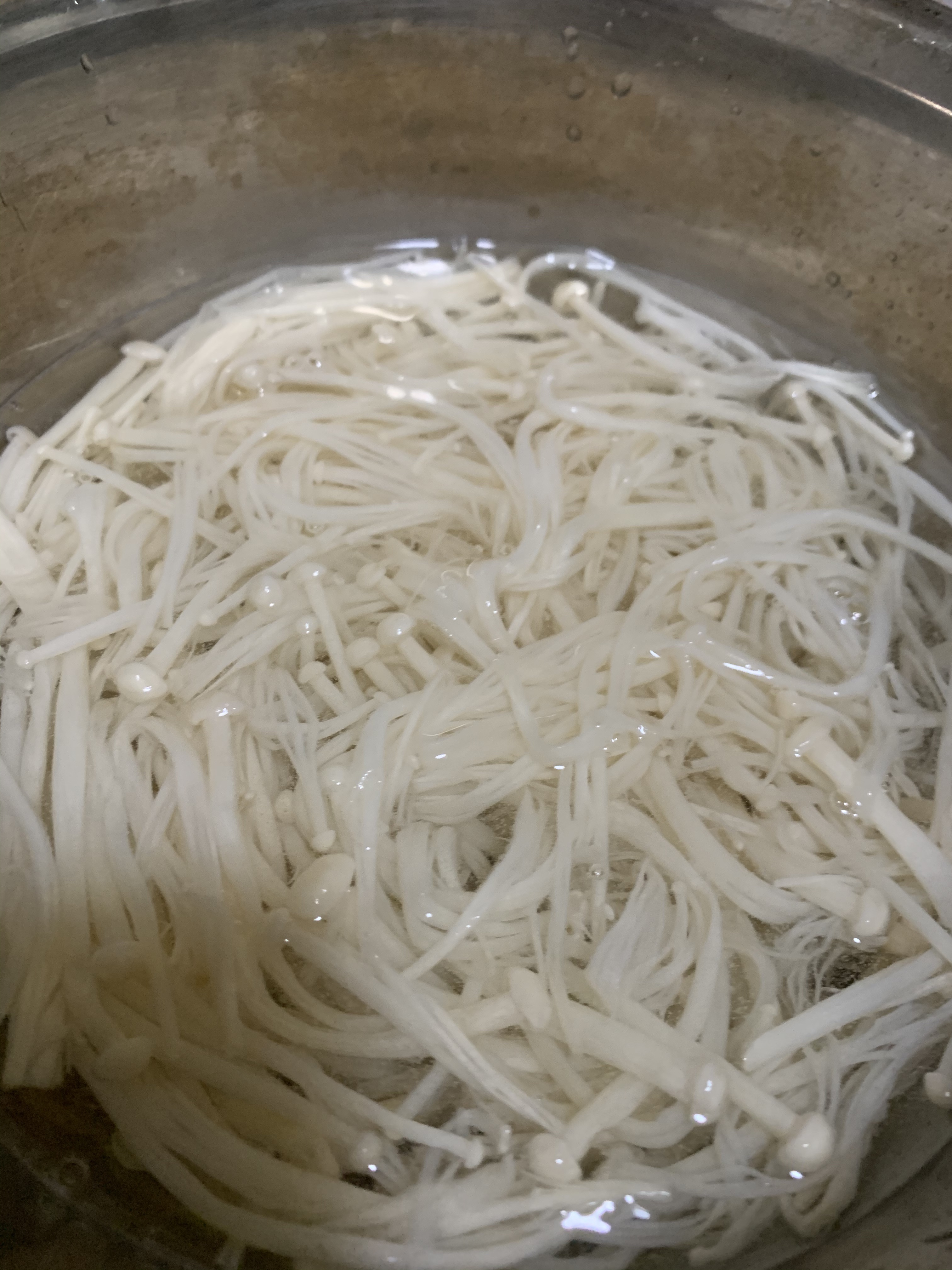 韩式凉拌金针菇杏鲍菇的做法 步骤2