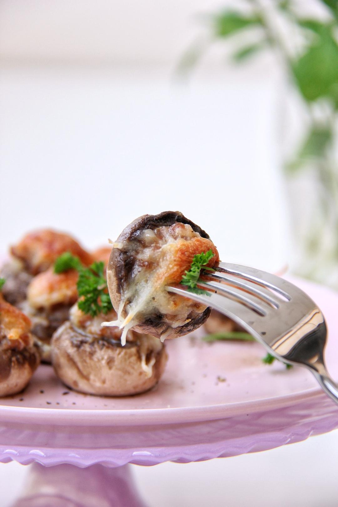 芝士肉末焗蘑菇