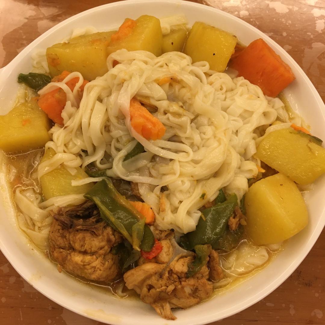 家常大盘鸡加手擀宽面