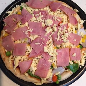 金枪鱼火腿披萨的做法 步骤3
