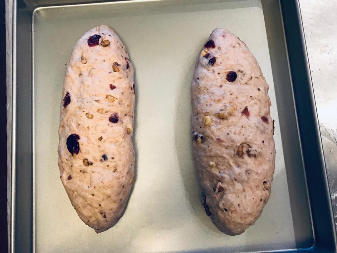 全麦核桃蔓越莓欧包（附整形详细手法）
