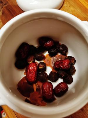 红参红枣桂圆汤补品炖盅的做法 步骤1