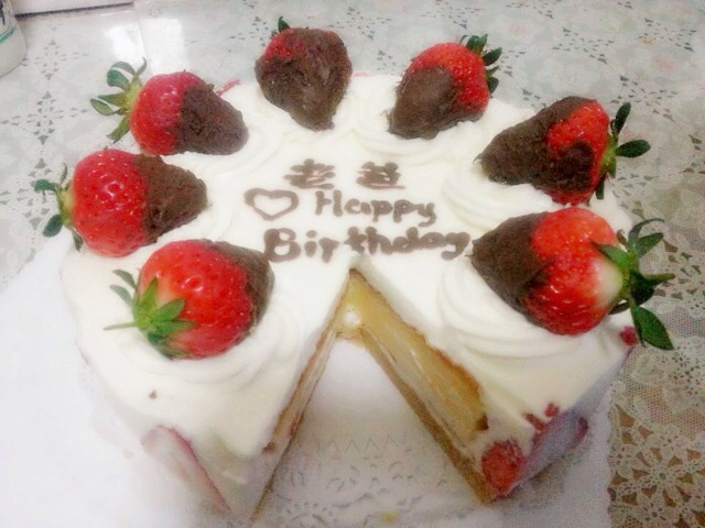 奶油水果装饰蛋糕