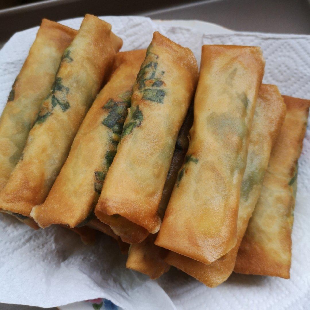 丁扣扣扣扣做的韭菜鸡蛋馅春卷