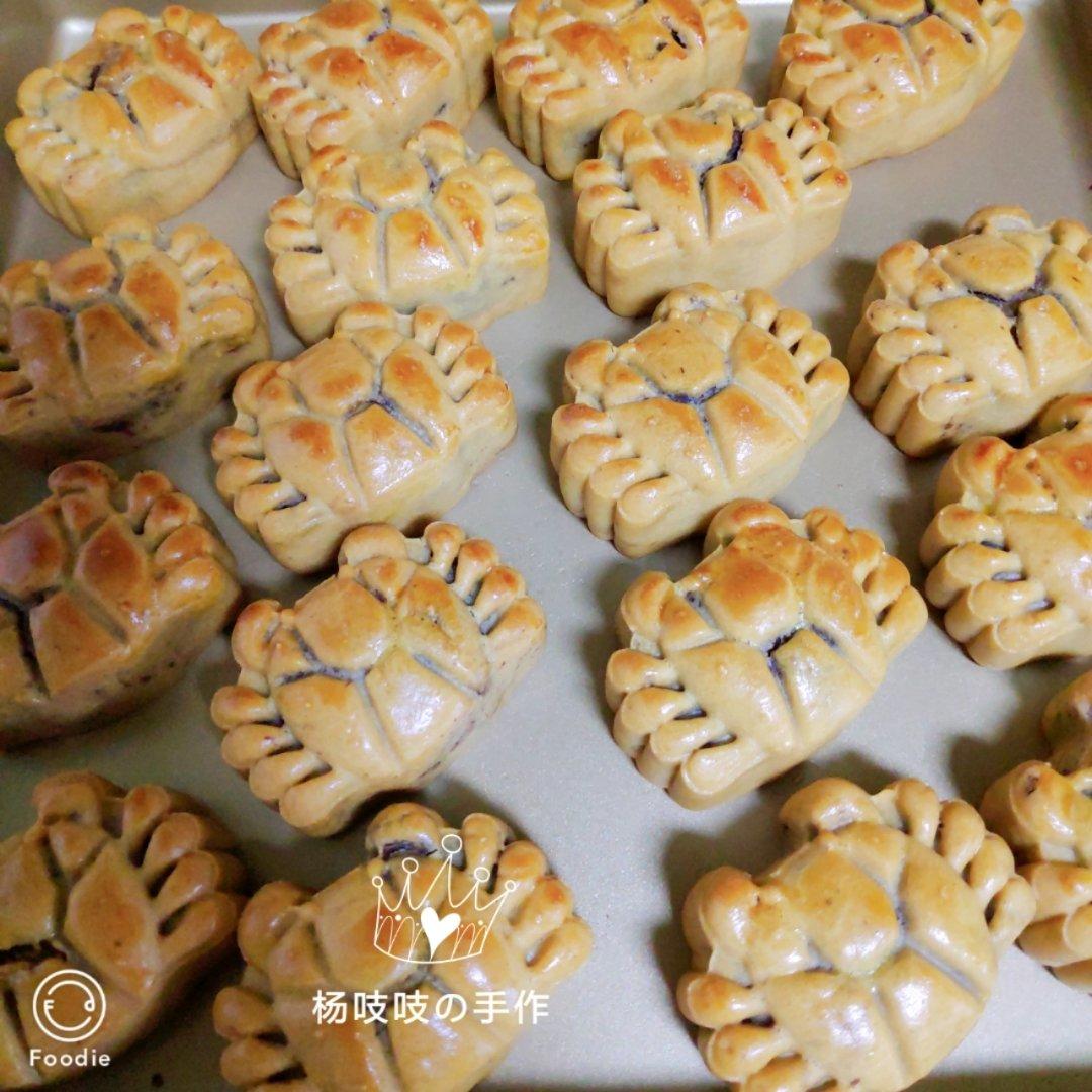 螃蟹月饼，广式蛋黄莲蓉螃蟹月饼，中秋月饼