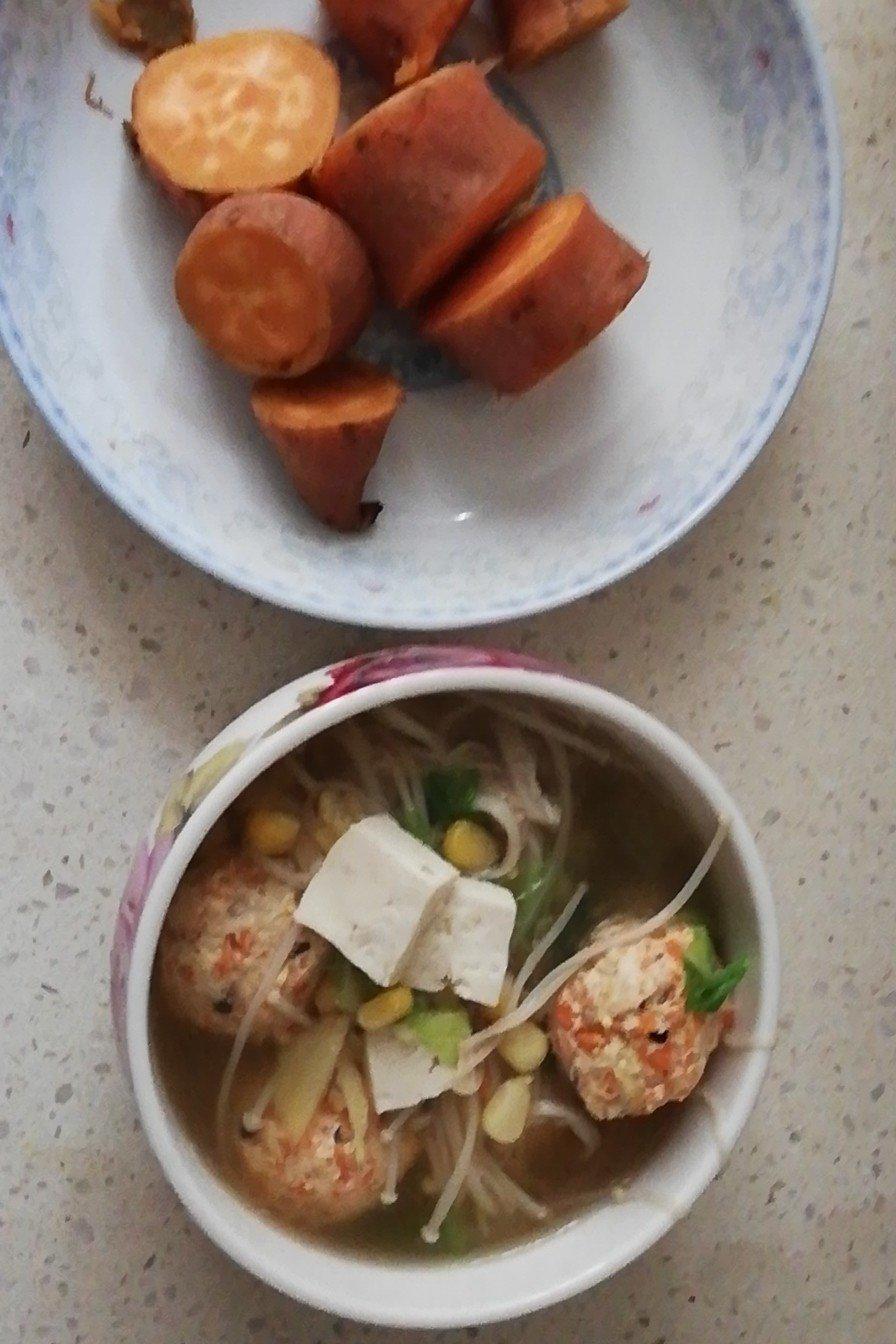 香菇胡萝卜鸡胸肉丸子汤（减肥）