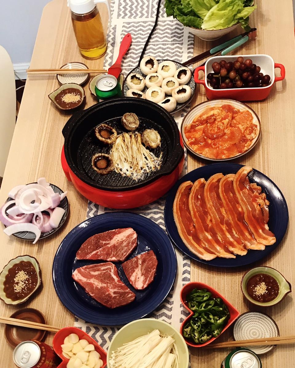 在家吃韩国烤肉