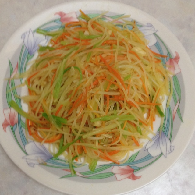 土豆丝炒芹菜丝