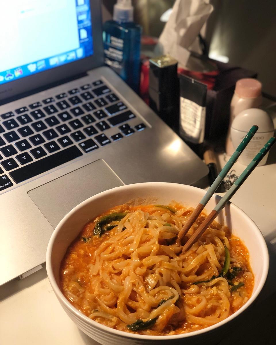 开胃好吃的酸汤空心挂面
