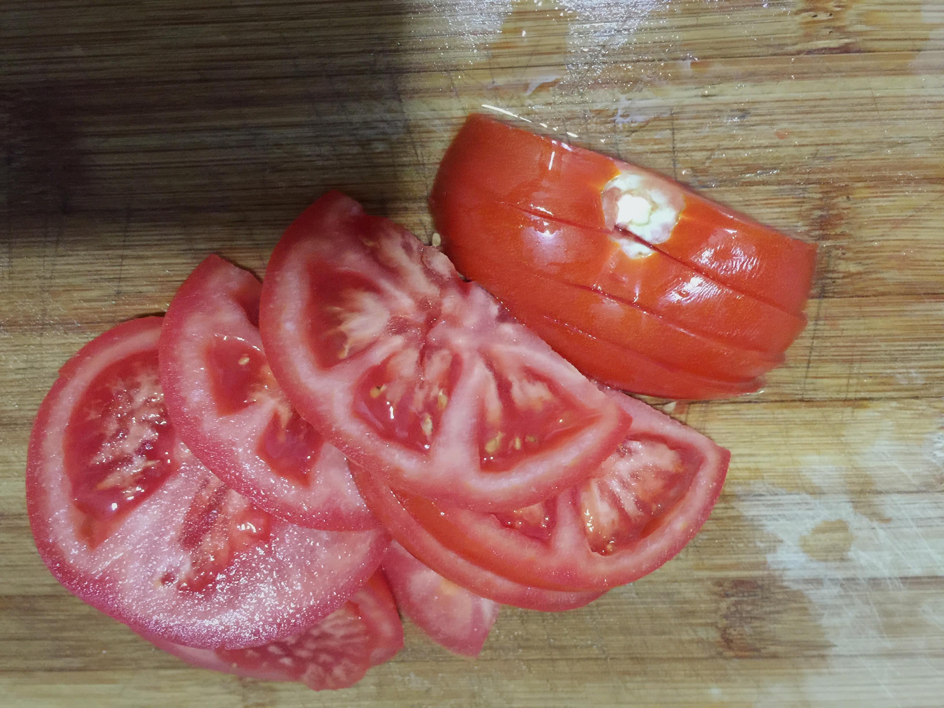 西红柿（番茄）炒荞头叶炒鸡蛋的做法 步骤2