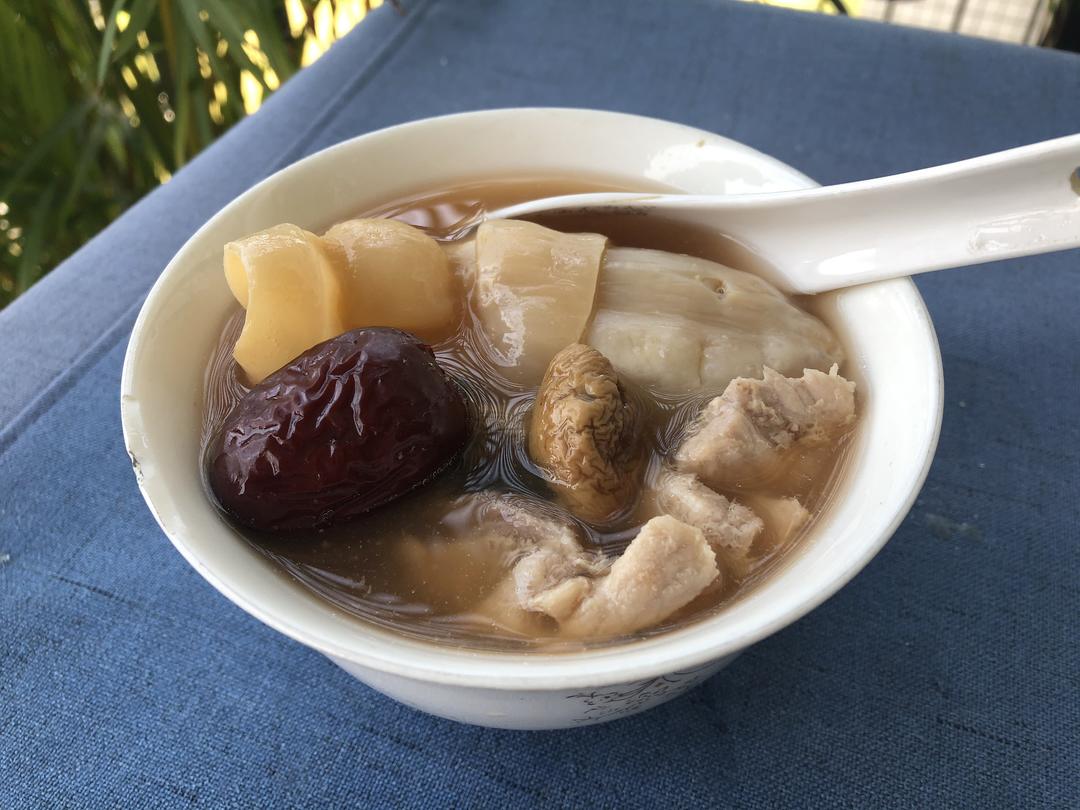 阿胶红菇花胶汤