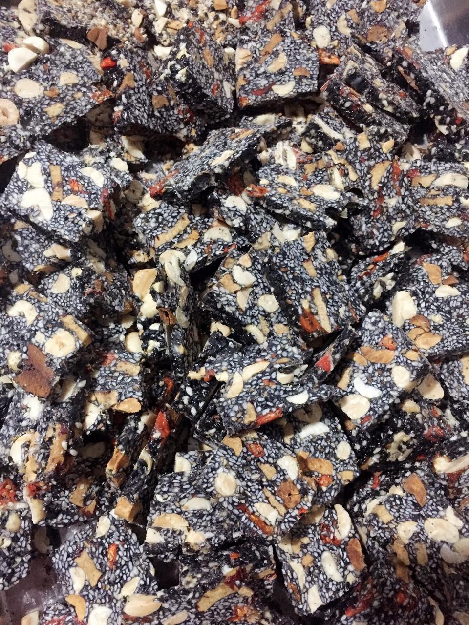 手机用户1521_4us6做的枸杞核桃花生黑芝麻片