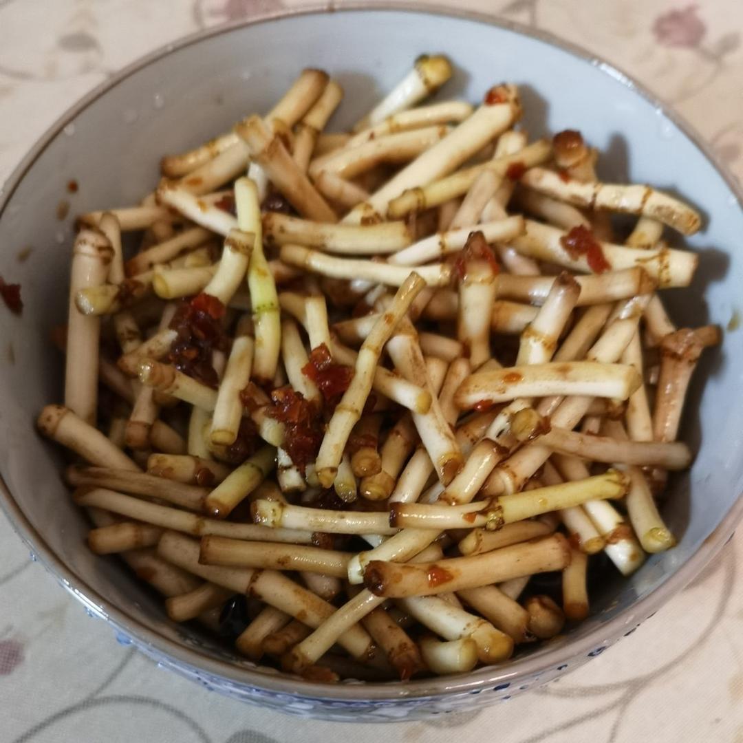 凉拌折耳根（鱼腥草）