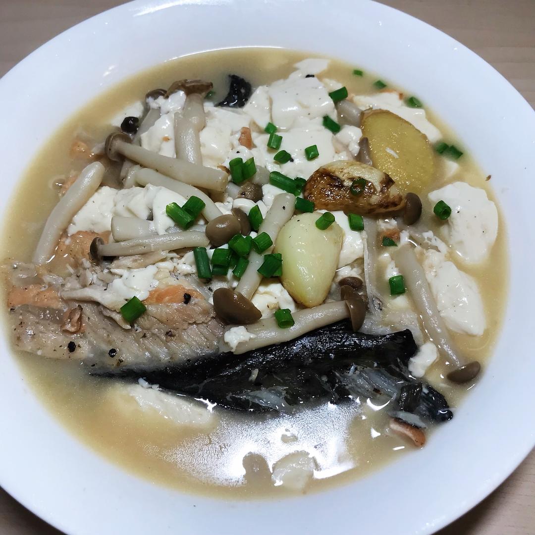 三文鱼骨味增汤