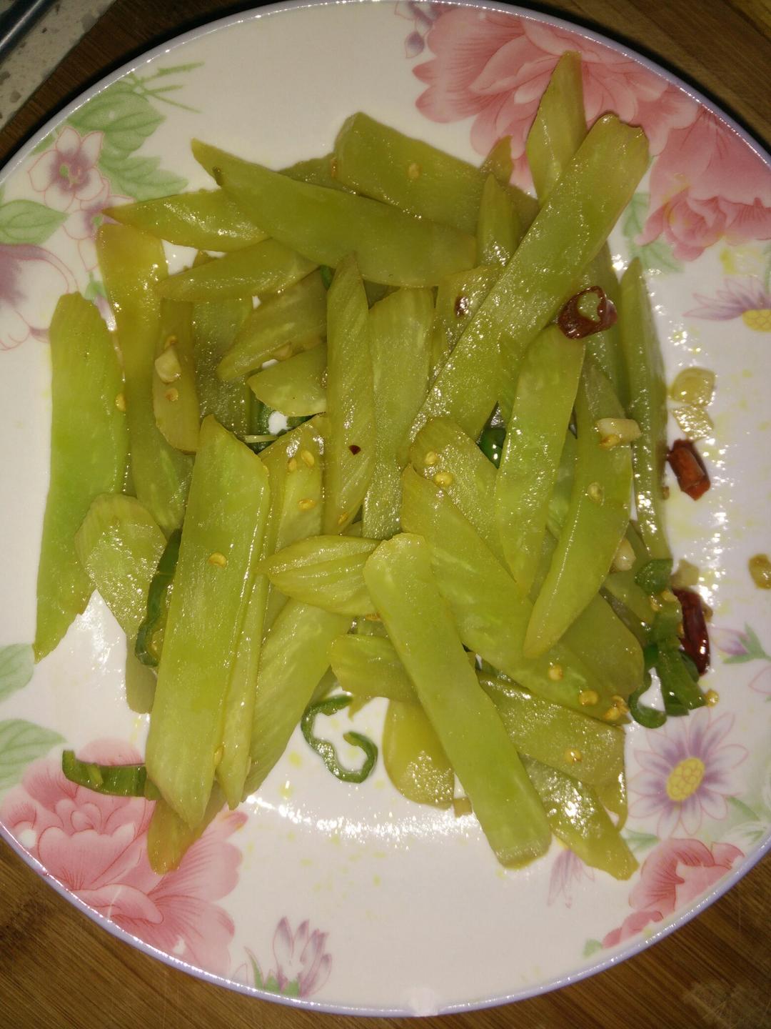 清炒莴笋