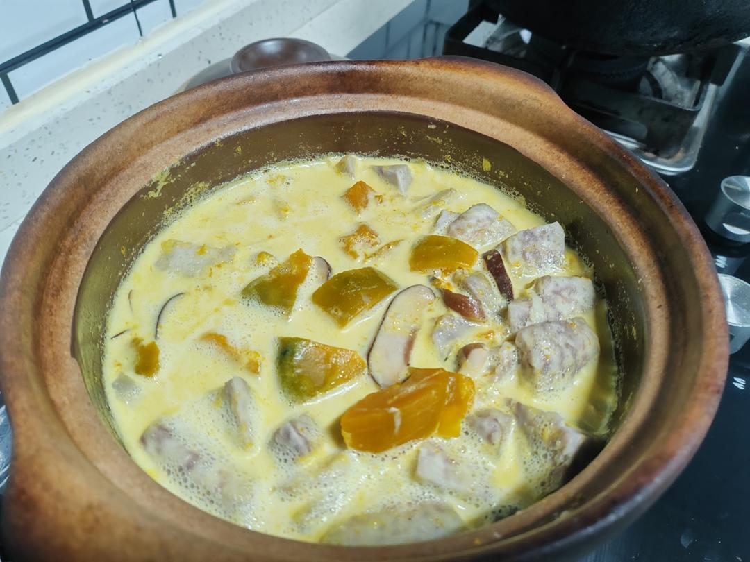 椰浆南瓜芋头煲🍲（老少皆宜）带着浓浓椰香味的南瓜芋头