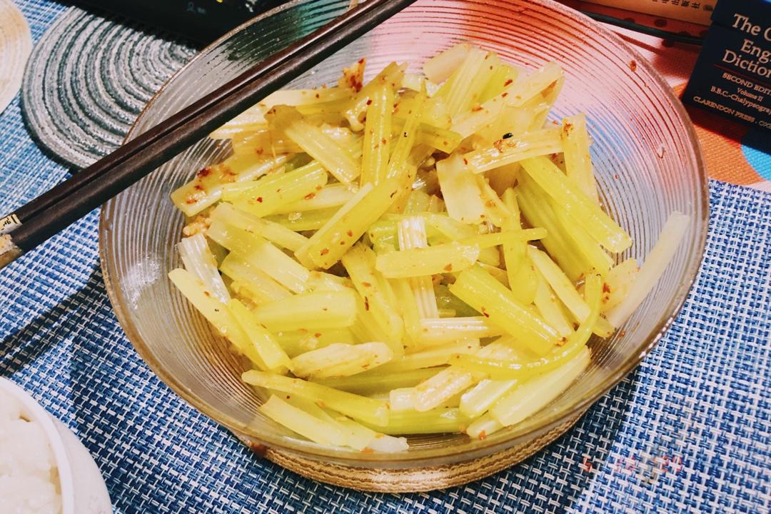 芹菜这样做有毒，吃一次爱一次