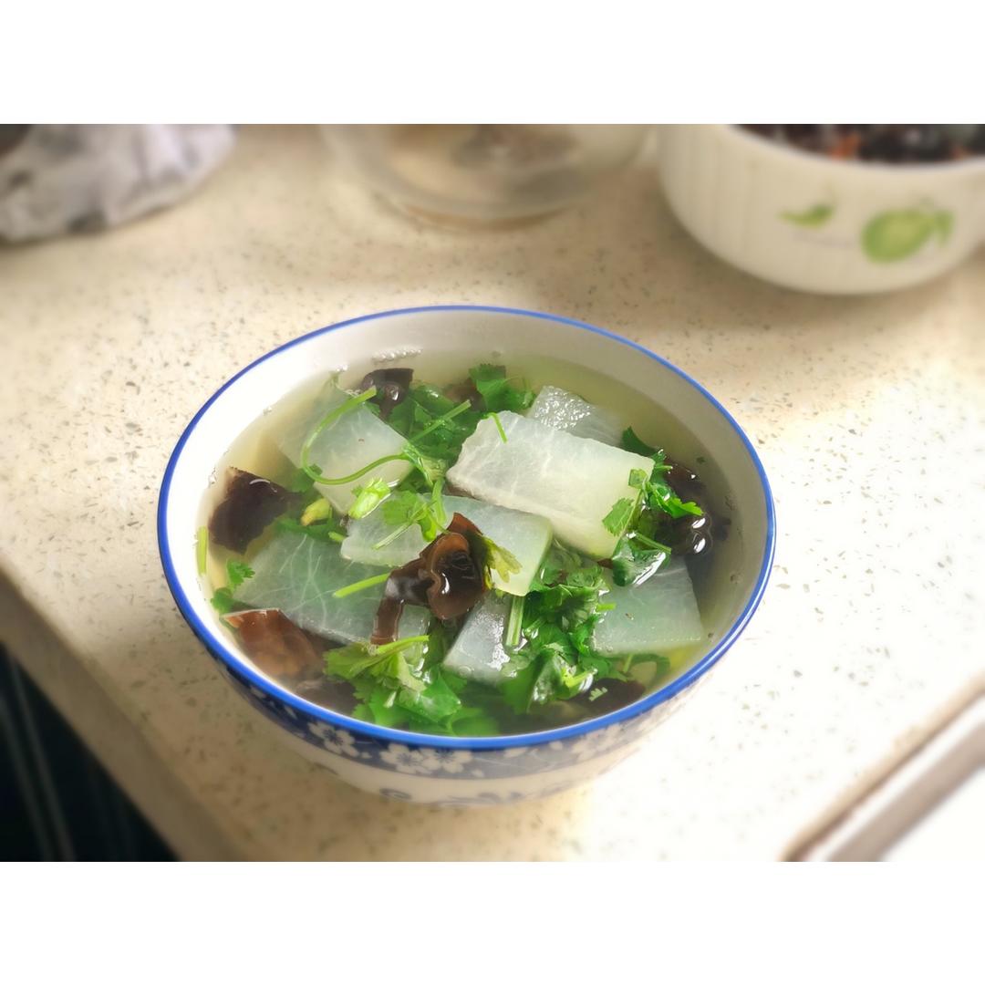 抖音最火刮油神汤：冬瓜木耳香菜汤
