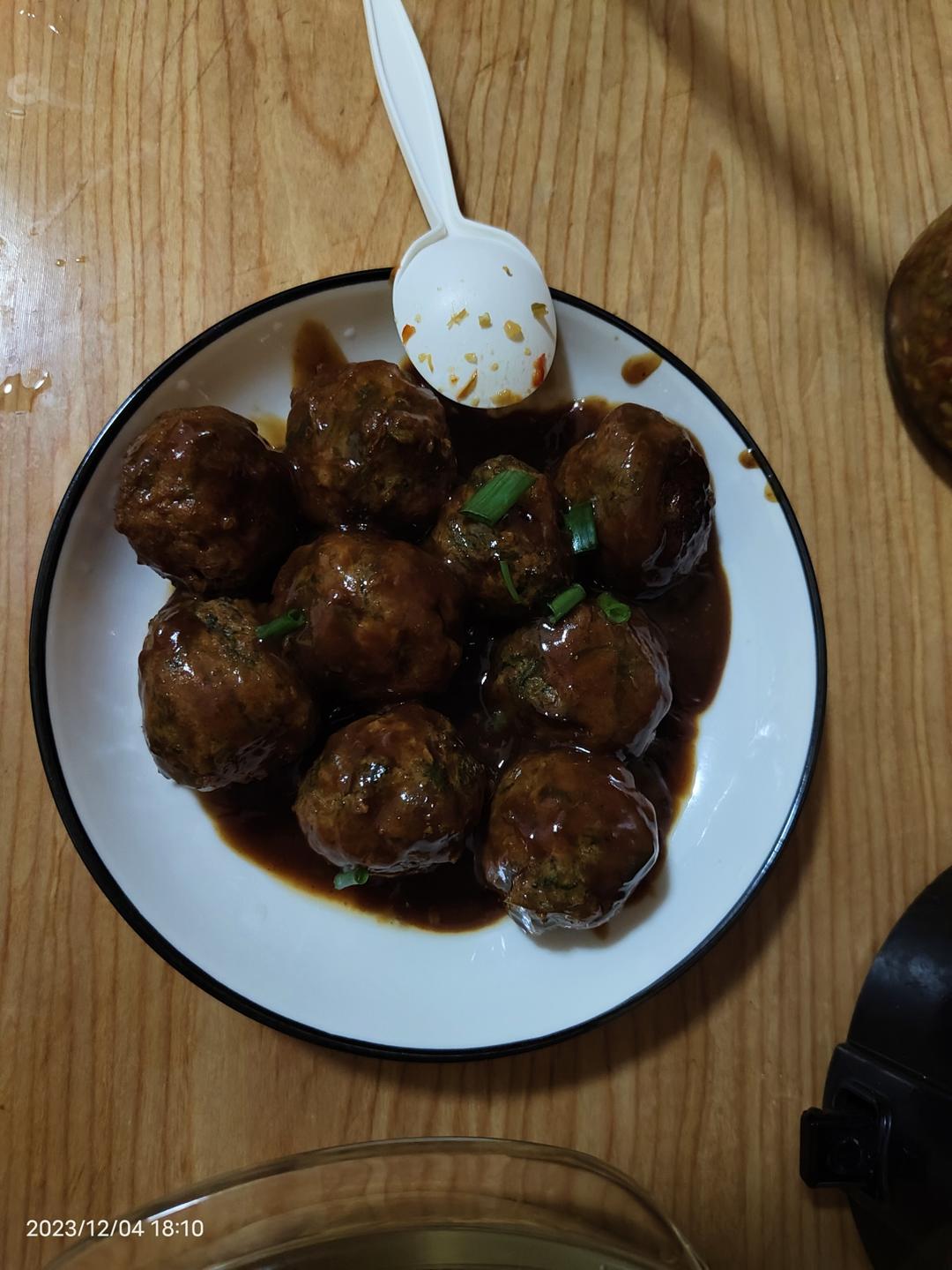 懒人必备菜谱:巨简单的红烧丸子！