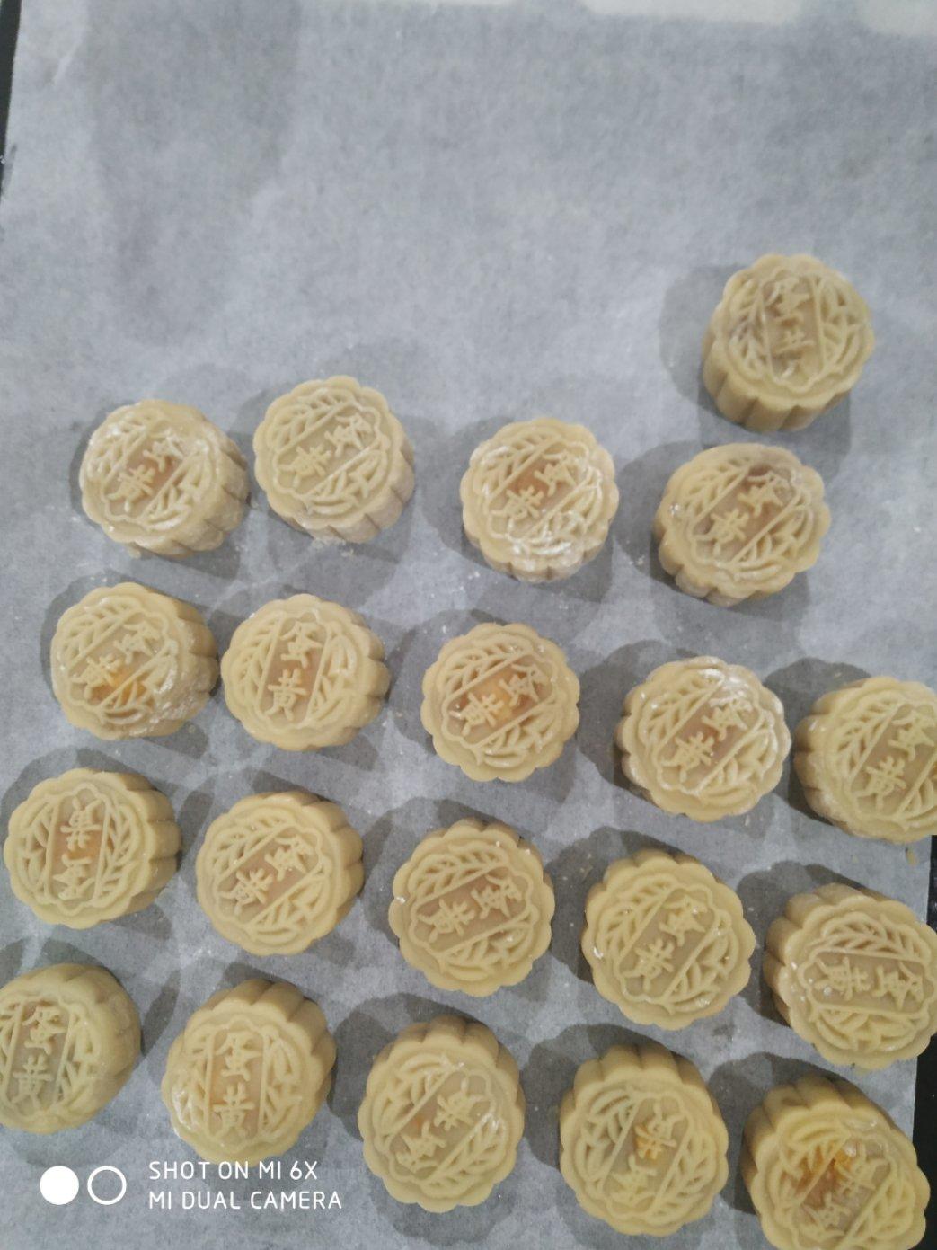 广式月饼—蛋黄莲蓉月饼