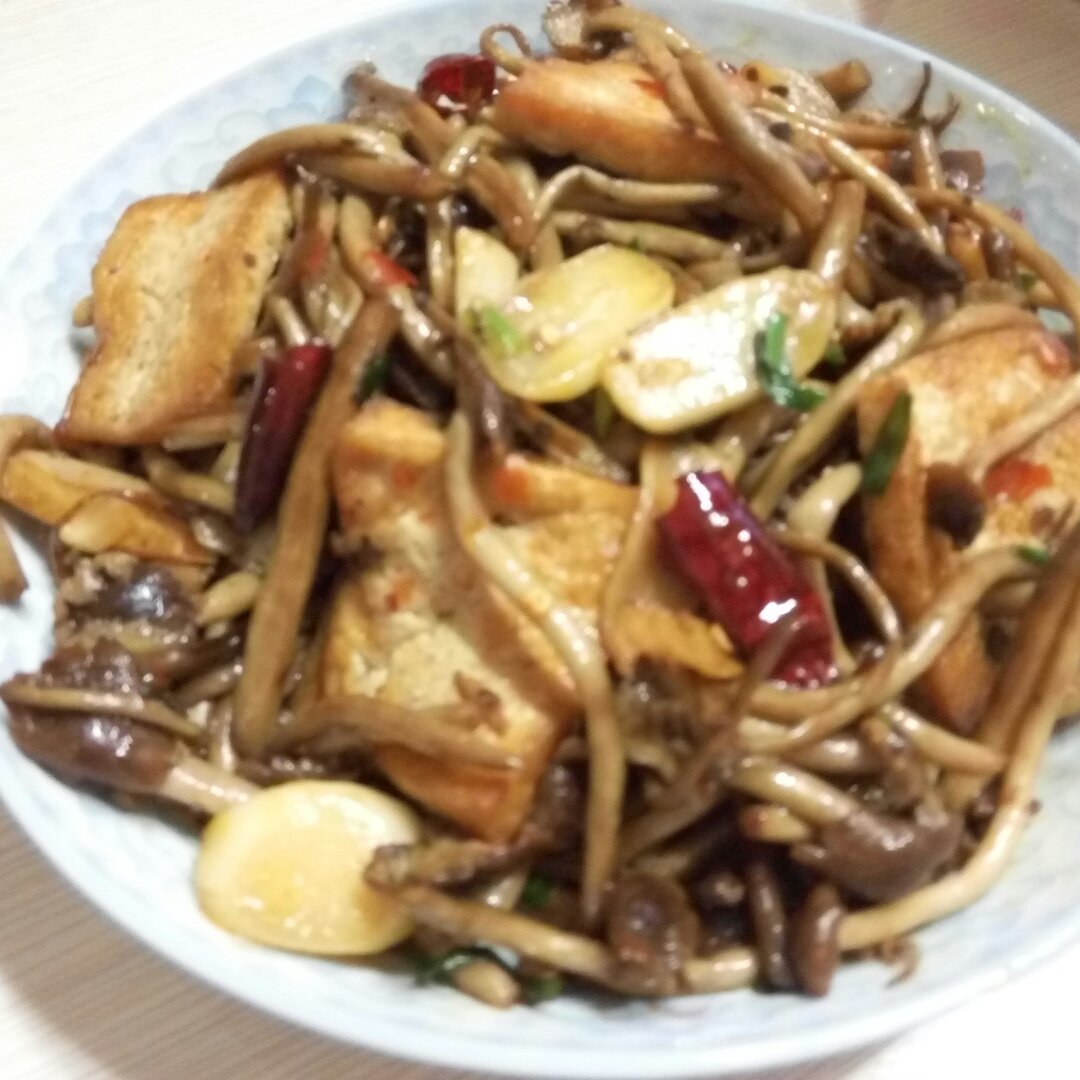 茶树菇烧豆腐