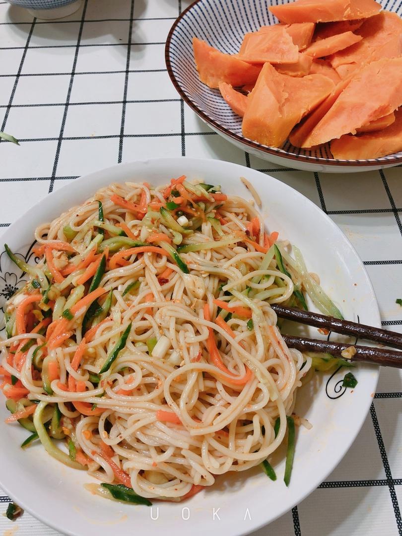 10分钟搞定的一碗葱油拌面