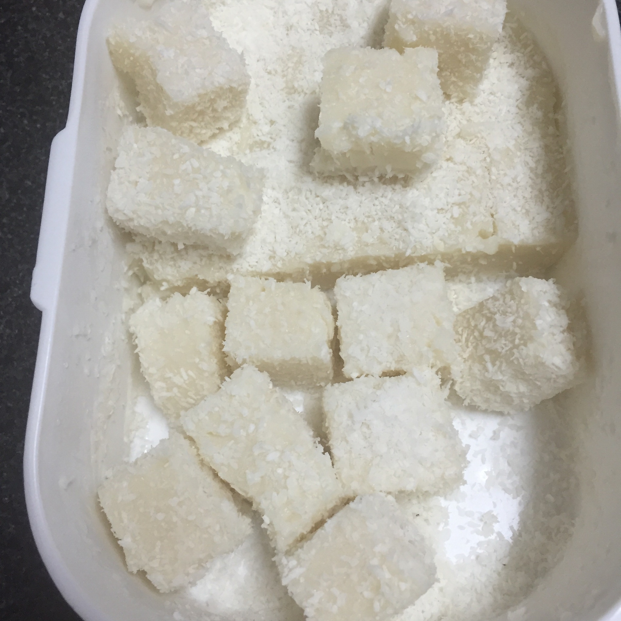 自制椰汁糕 椰丝牛奶小方块的做法
